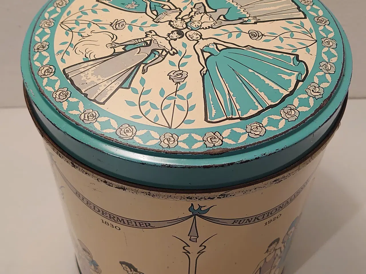 Billede 4 - Stor gammel kagedåse med motiver fra 1550-1920.