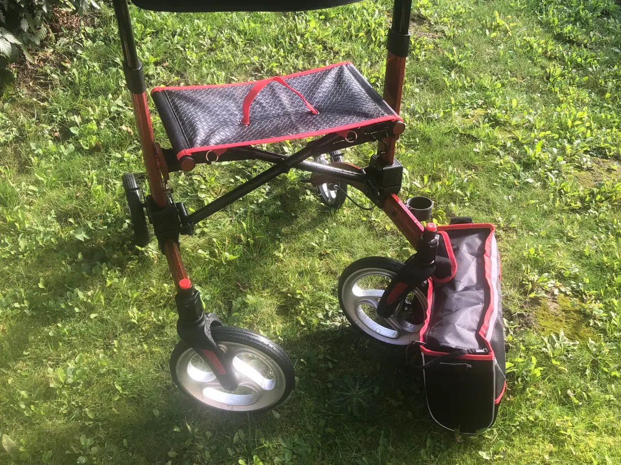 Billede 7 - Ny Rollator kun brugt 2 gange!!