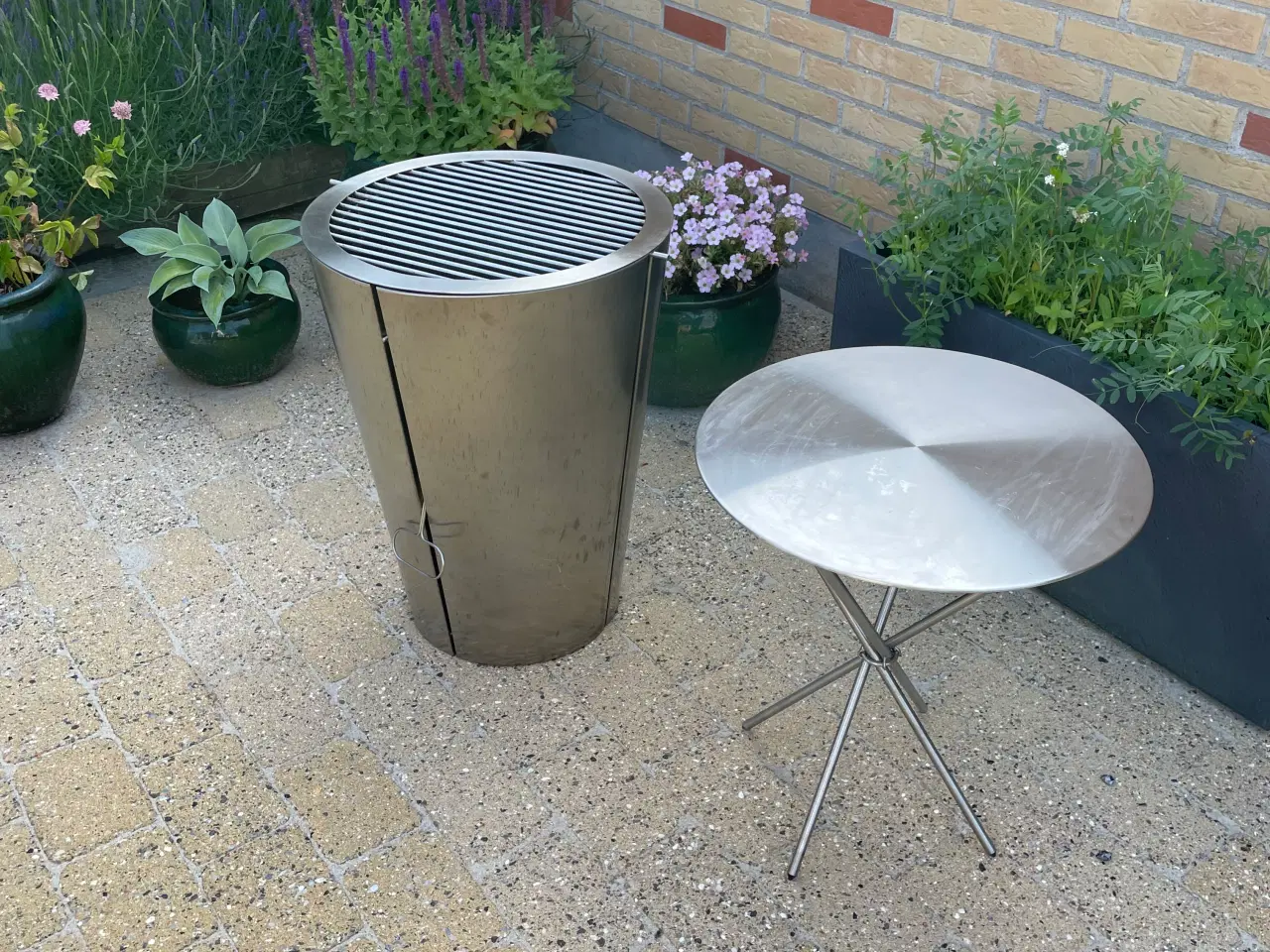 Billede 2 - Eva-Solo-Grill. med bord