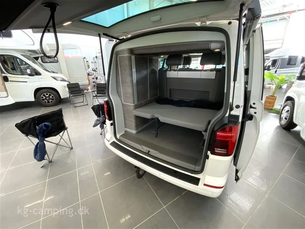 Billede 11 - 2021 - VW California Ocean 2.0 TDI 150 DSG   Super velholdt lille California van med DSG gear