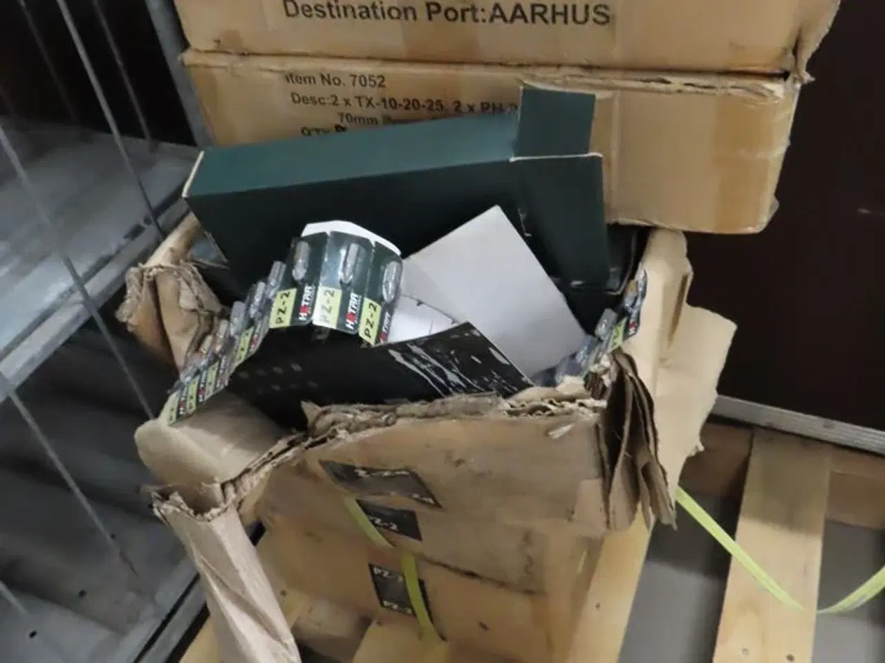 Billede 2 - 3 + 2 kasser med Bits