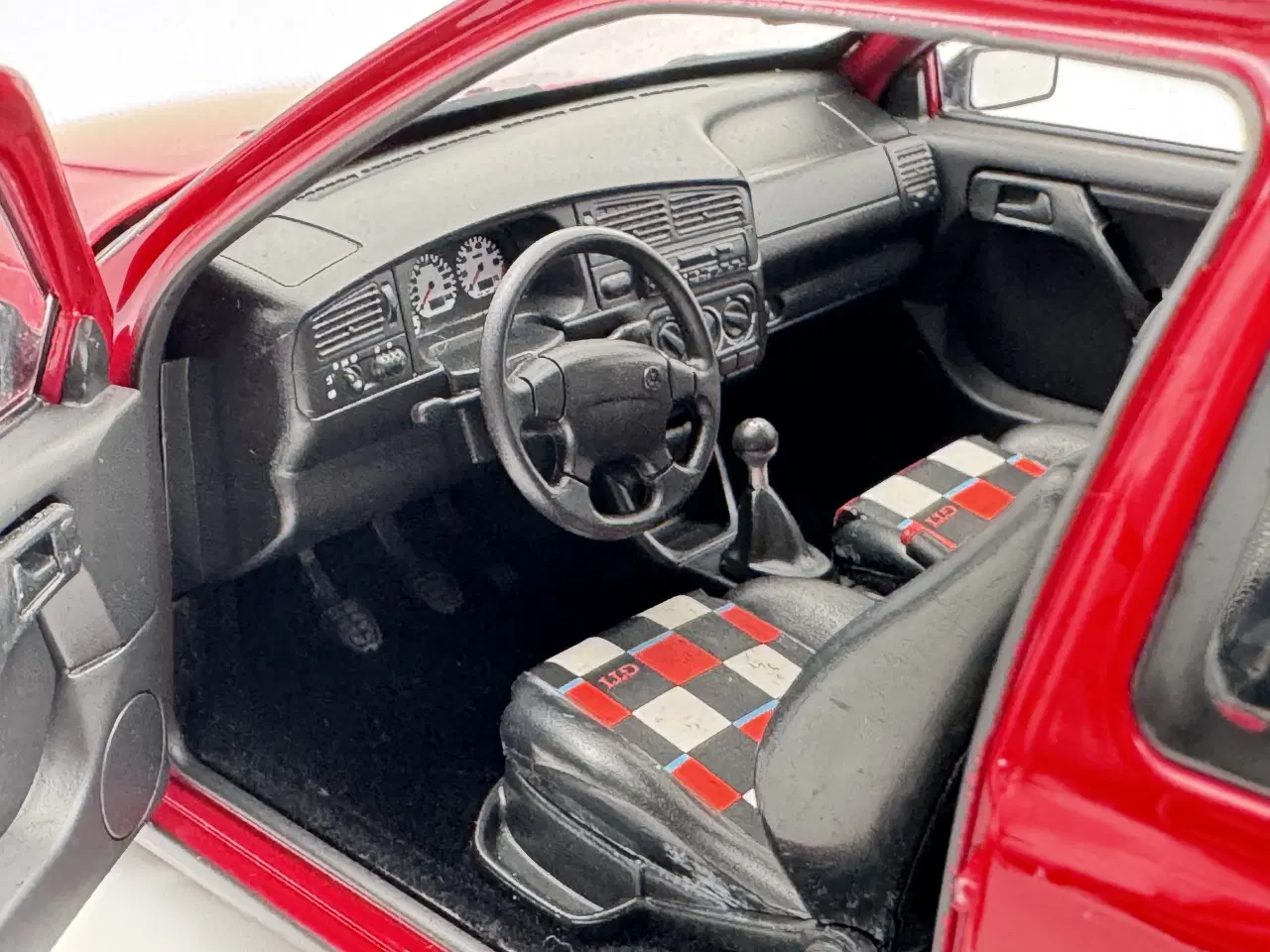 Billede 6 - 1996 VW Golf III GTI 20 Jubi - 1:18