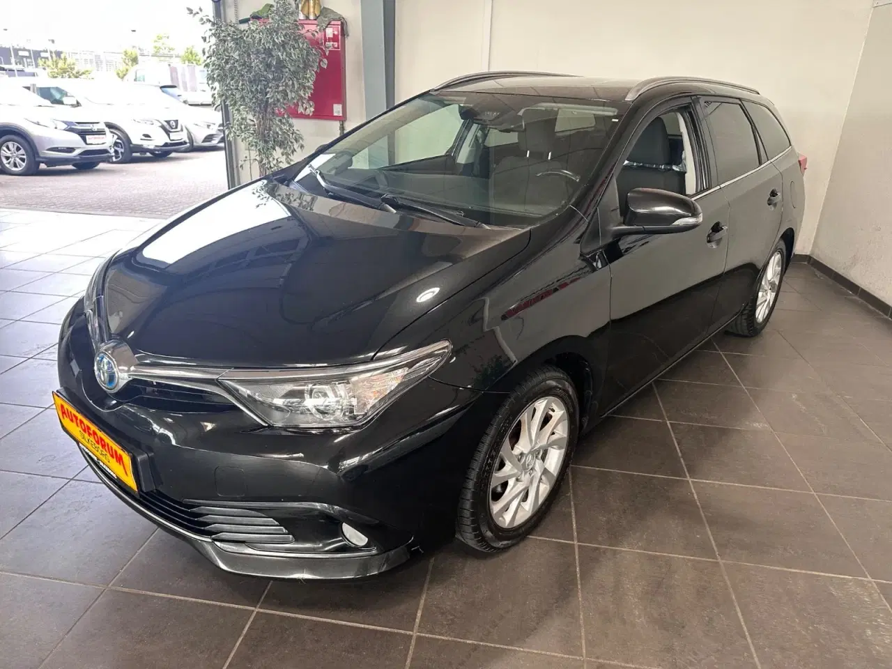 Billede 3 - Toyota Auris 1,8 Hybrid H2 Comfort Touring Sports CVT Van