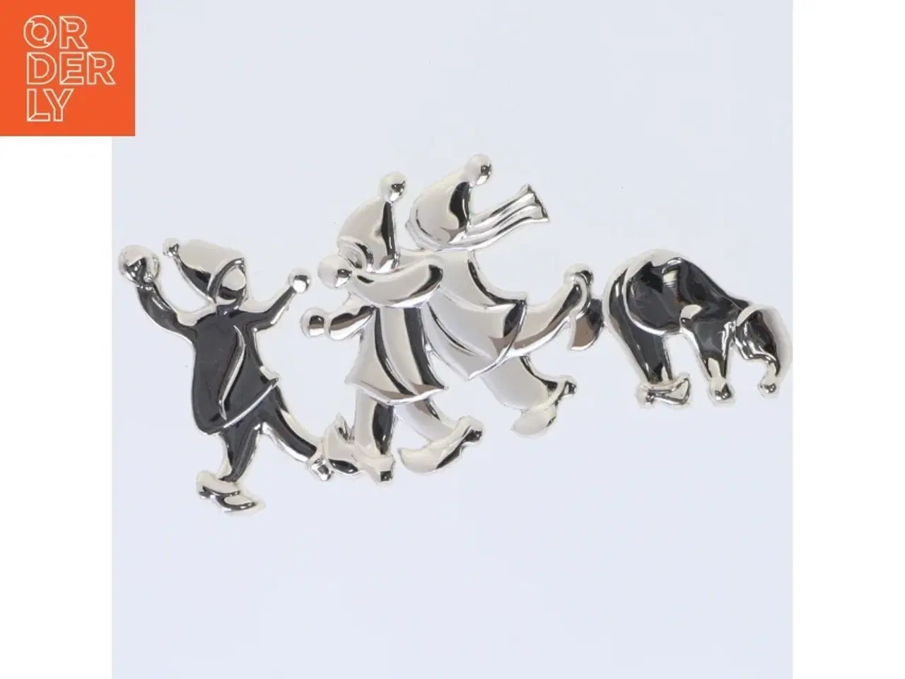 Billede 2 - Sølvfarvet juledekoration af figurer (str. 11,5x5 cm) fra Karen blixens jul