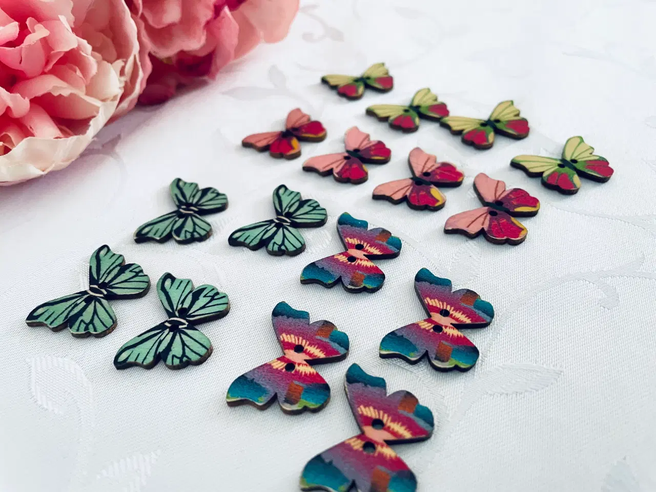 Billede 4 - Sommerfugle knapper i træ