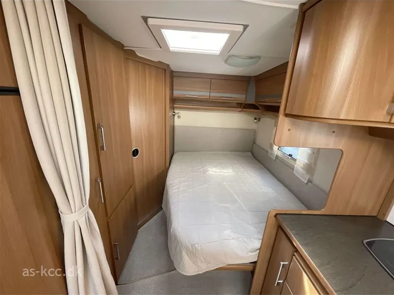 Billede 3 - 2012 - Kabe Classic 520 XL KS   Kabe Classic 520 XL KS årg. 2012. 4 sovepladser, 5 siddepladser, mover Isabella Ventura fortelt, markise, Air con.