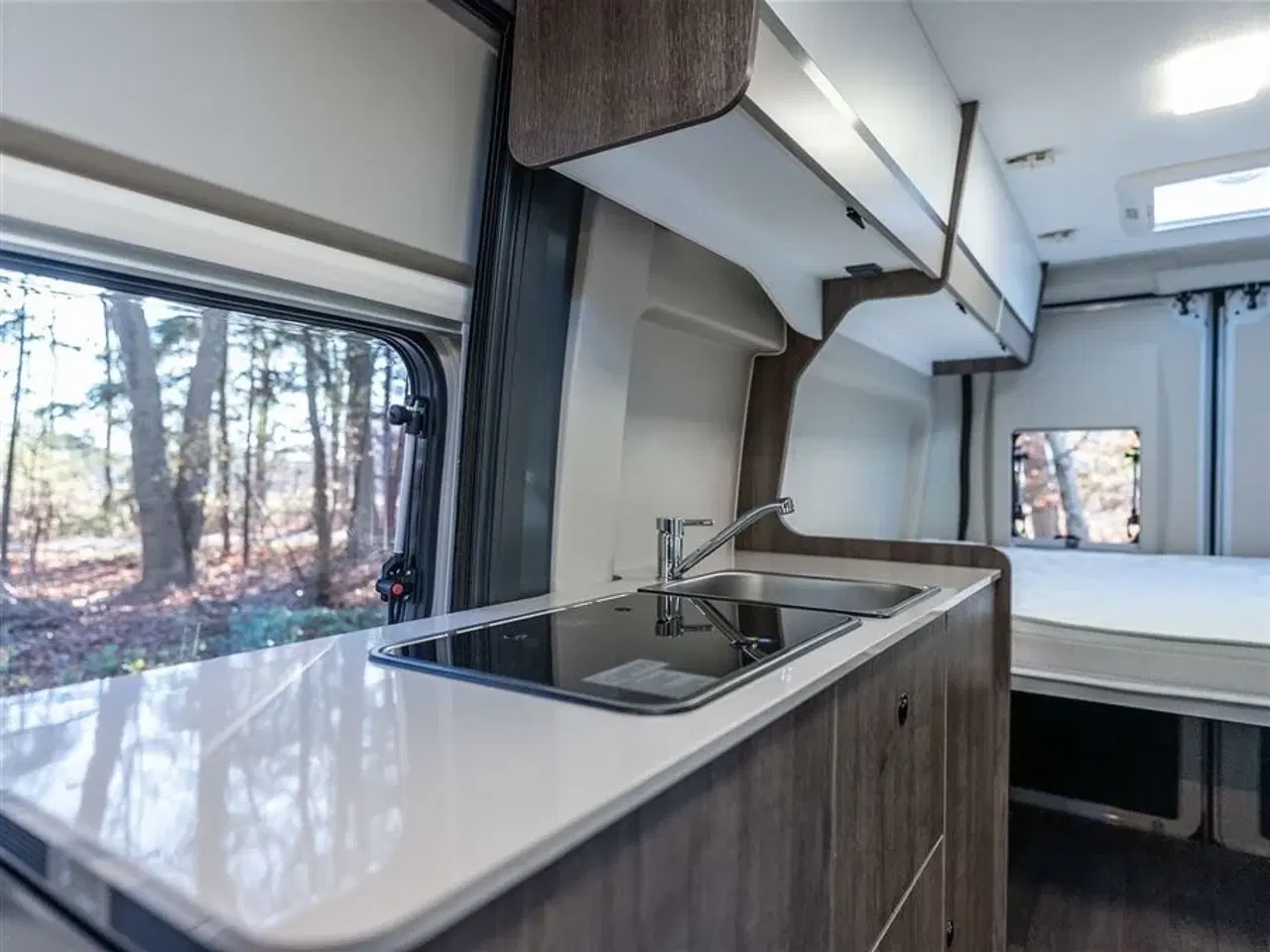 Billede 8 - 2026 - Benimar Benivan 144 UP   Benivan 144 UP 2025 er en fuldt udstyret 5,99 meter campervan