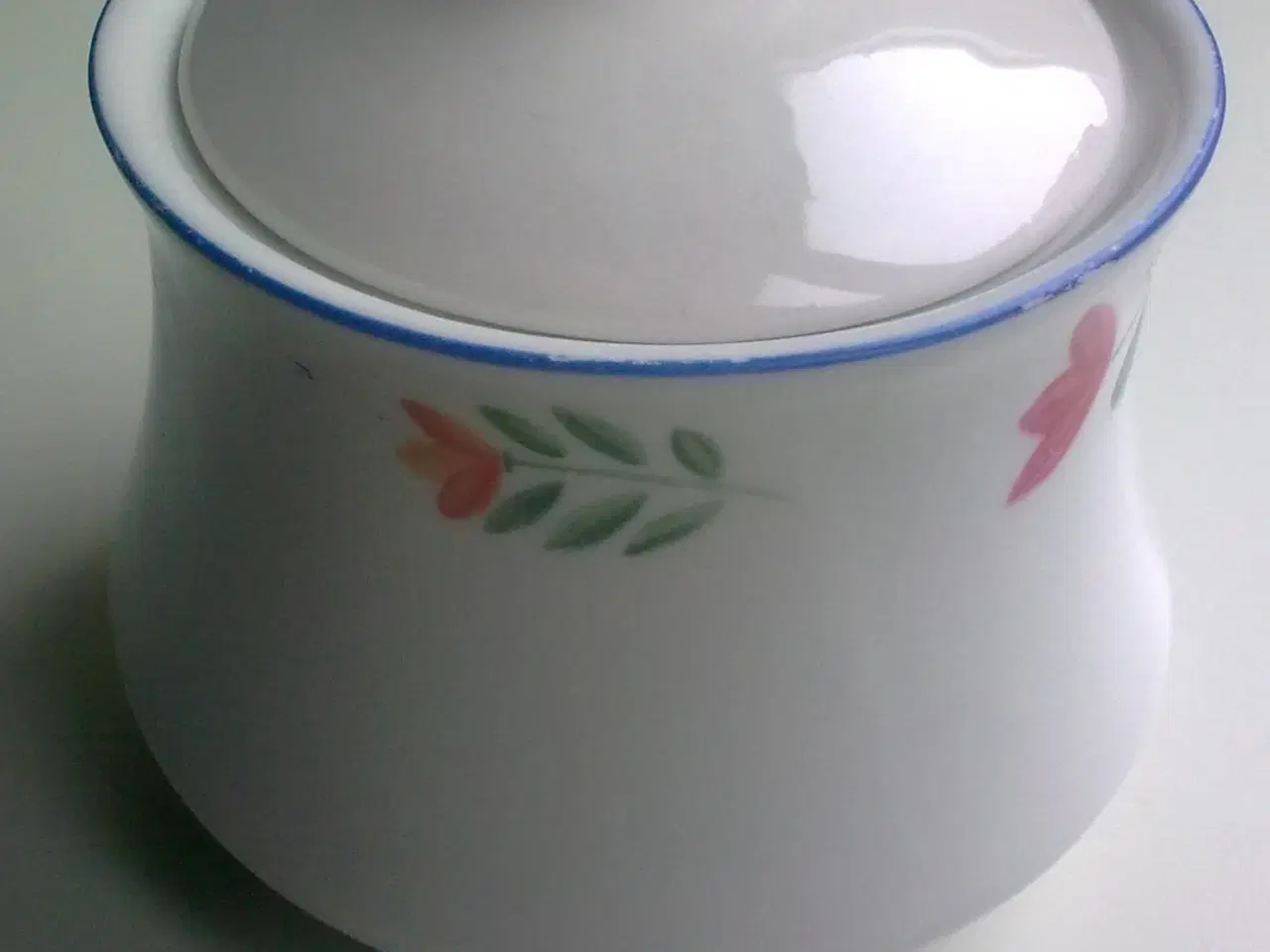 Billede 11 - Katte bakke m slikskål: plast, metal el. porcelæn