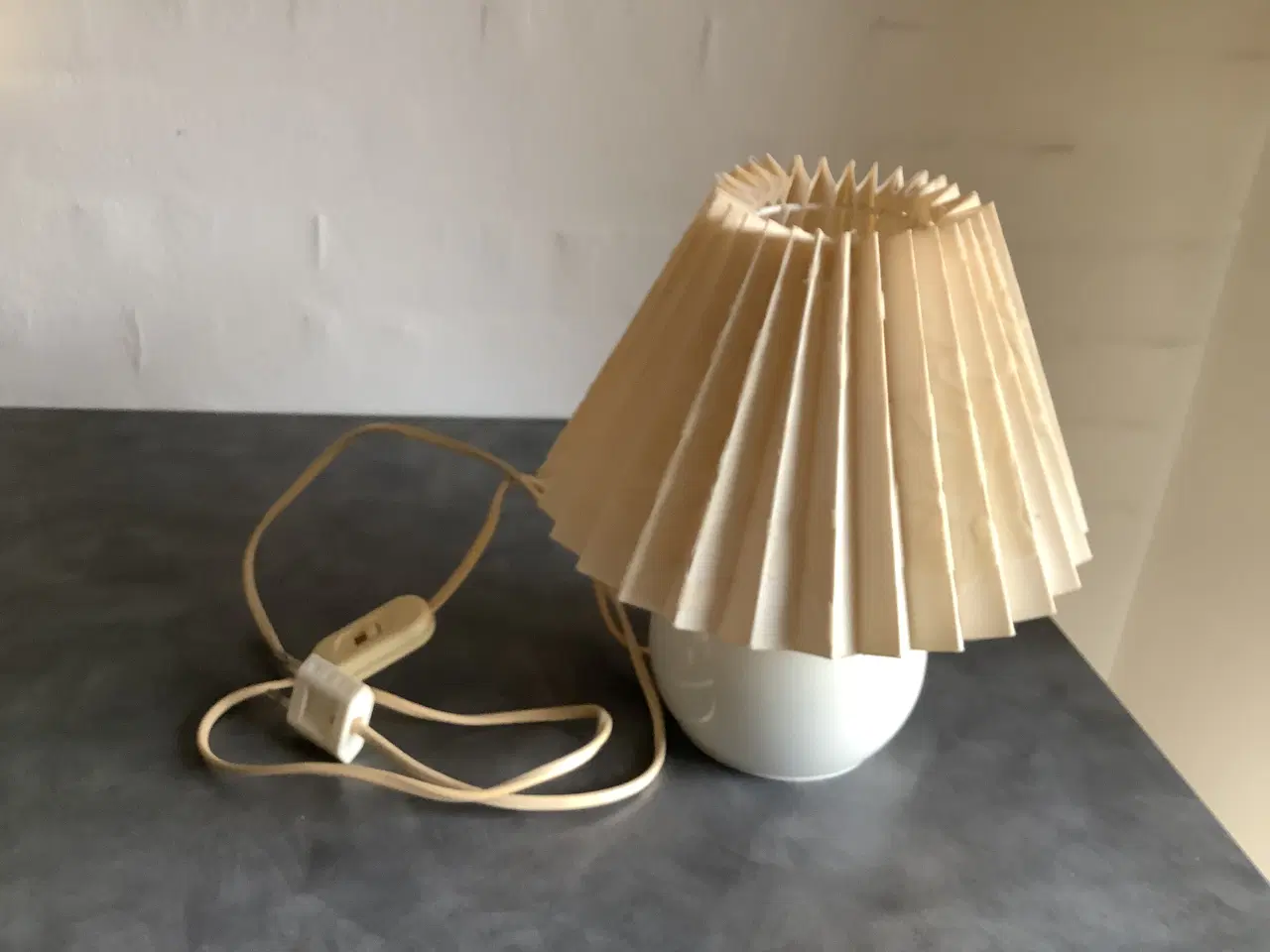 Billede 1 - Danalux kugleformet bordlampe Retro med skærm