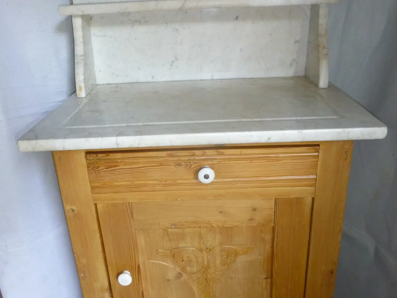 Billede 1 - Servanteskab med marmoropsats
