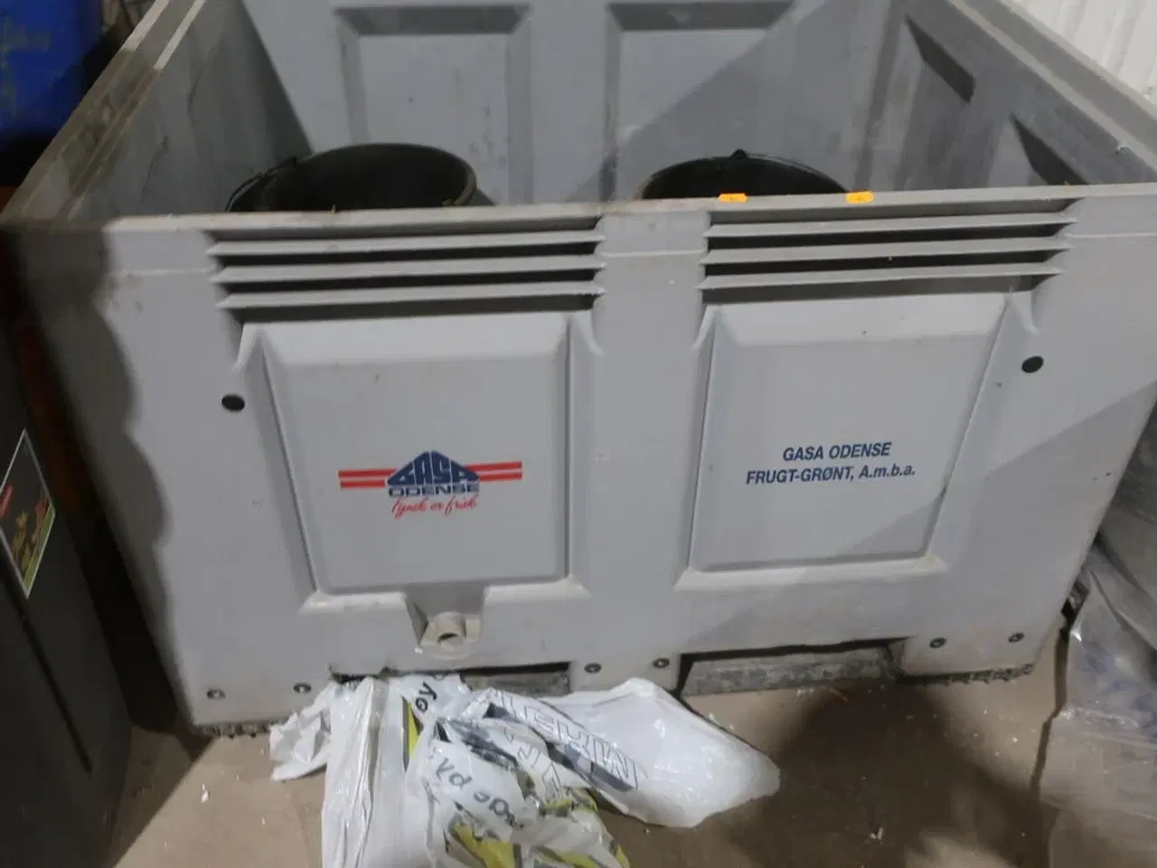 Billede 5 - Pallekar, div. Skraldespande samt palle med indhold