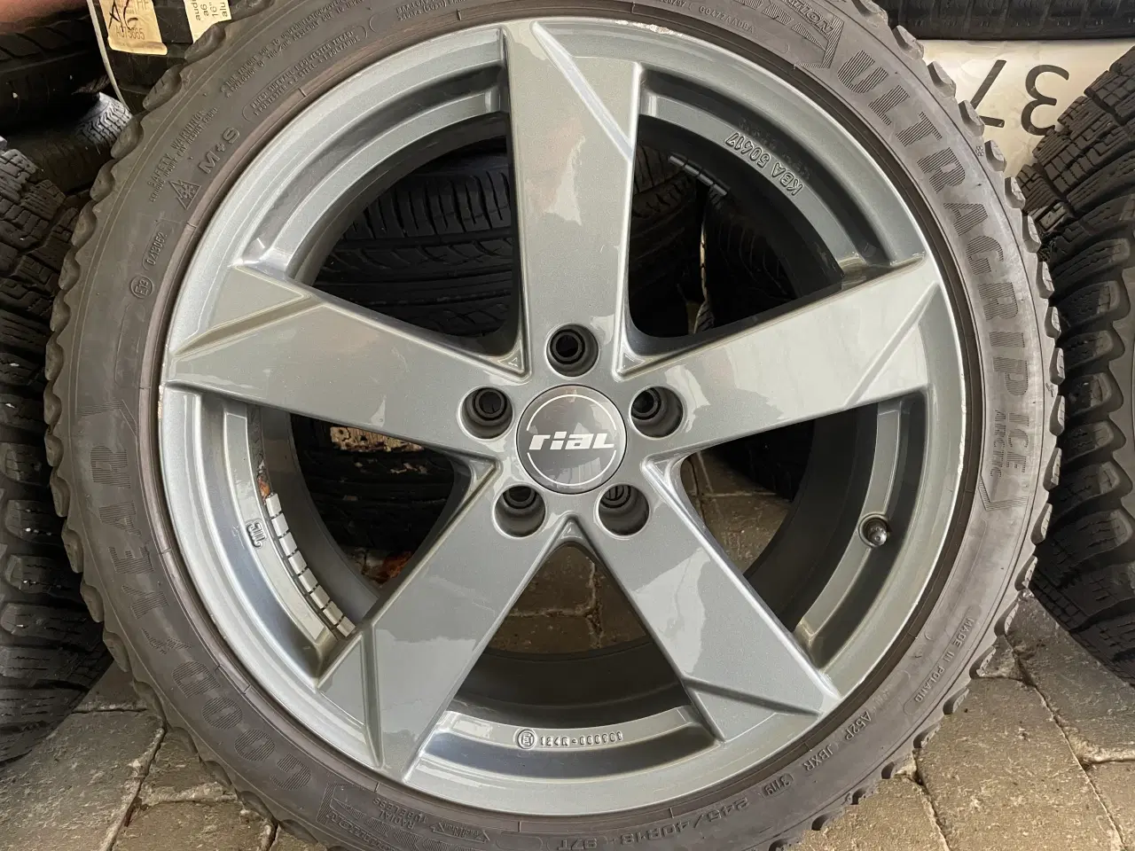 Billede 4 - 18 Mercedes C 300de 245/40r18 Ref.746 vinter