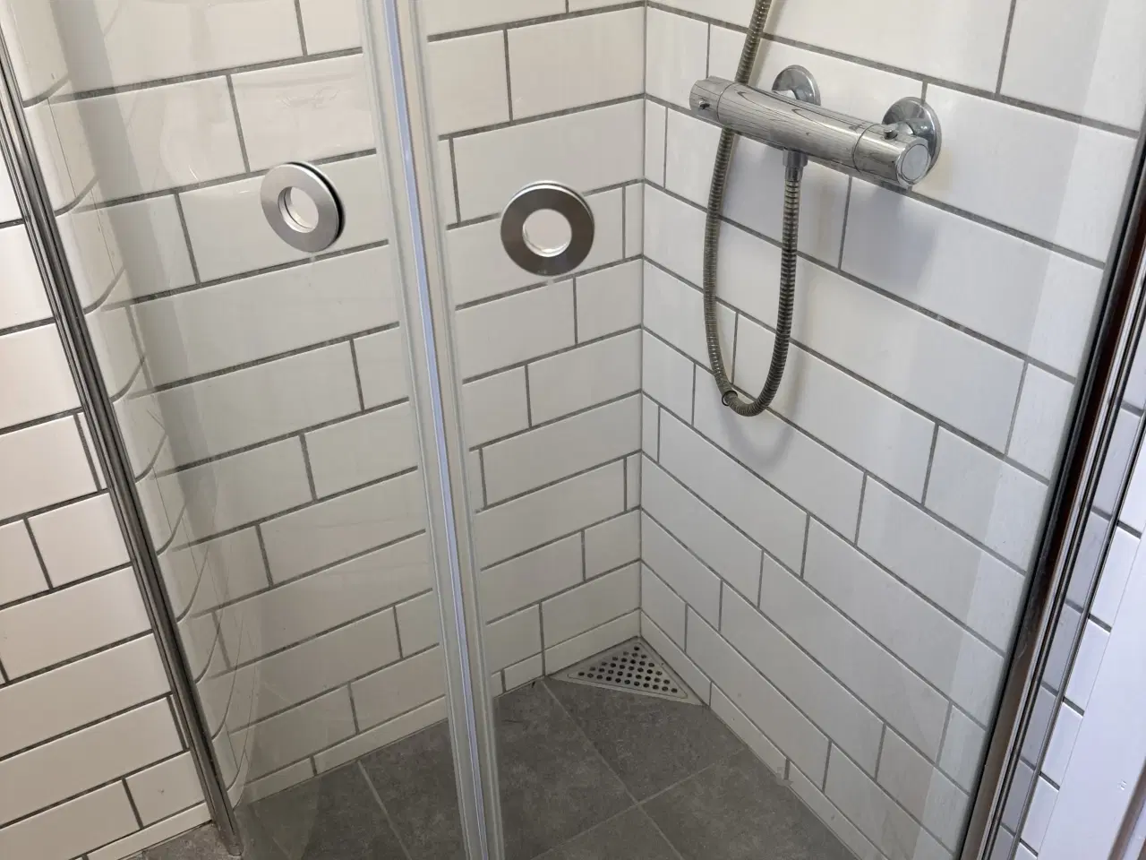 Billede 1 - Brusehjørne - INR til det lille badeværelse