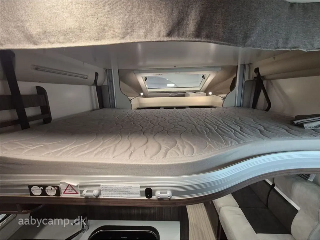 Billede 10 - 2019 - Benimar Tessoro 442   NK pakke. Automatgear. 95 Ah Batteri. solcelle. markise.  varme på spildevand. en ejer fra ny.  fuld service hos Ford inkl. tandrem. undervognsbehandlet.