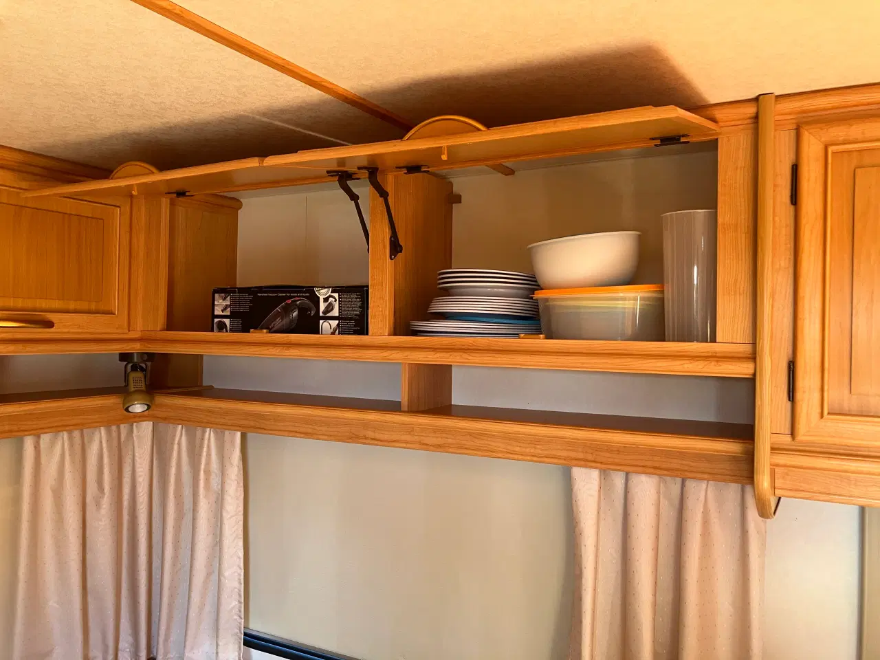 Billede 13 - Campingvogn med udstyr