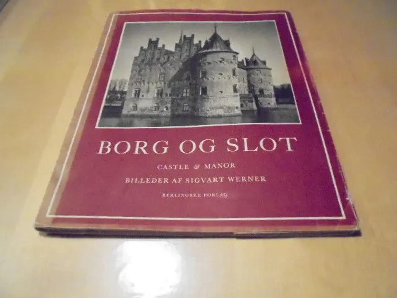 Billede 1 - Borg og slot: fin dansk udgivelse fra 1954 