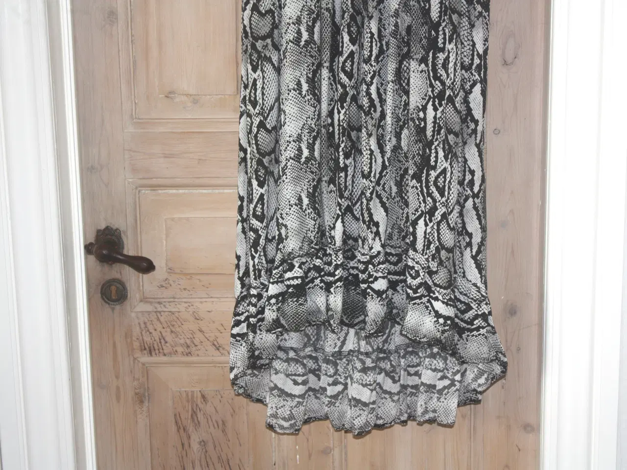 Billede 3 - One more story kjole Snake print str. 38