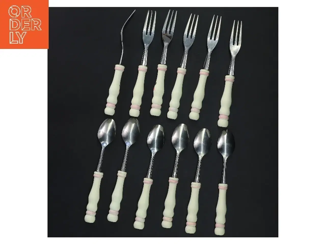 Billede 4 - Sæt med gafler og skeer med rose motiv (str. 14x2 cm)