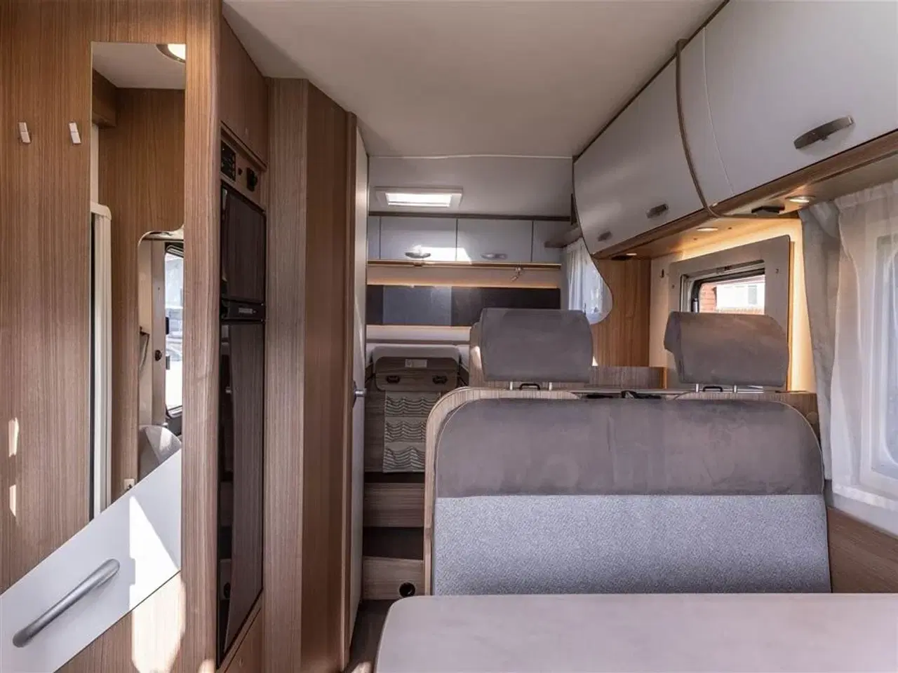 Billede 2 - 2021 - Carado I 338 Aut.   Topudstyret Helintegreret Carado med automatgear