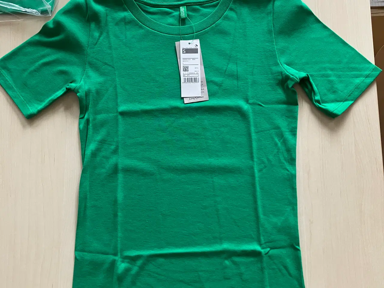 Billede 2 - Ubrugt grøn UCB United Colors of Benetton T-shirt 