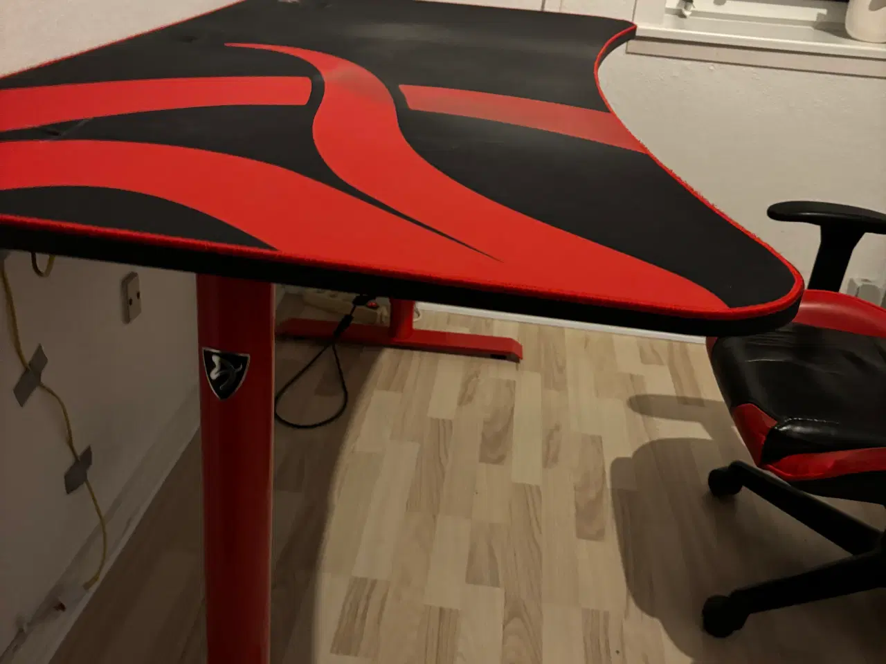 Billede 2 - Arozzi Arene gaming desk og Paracon gamer stol