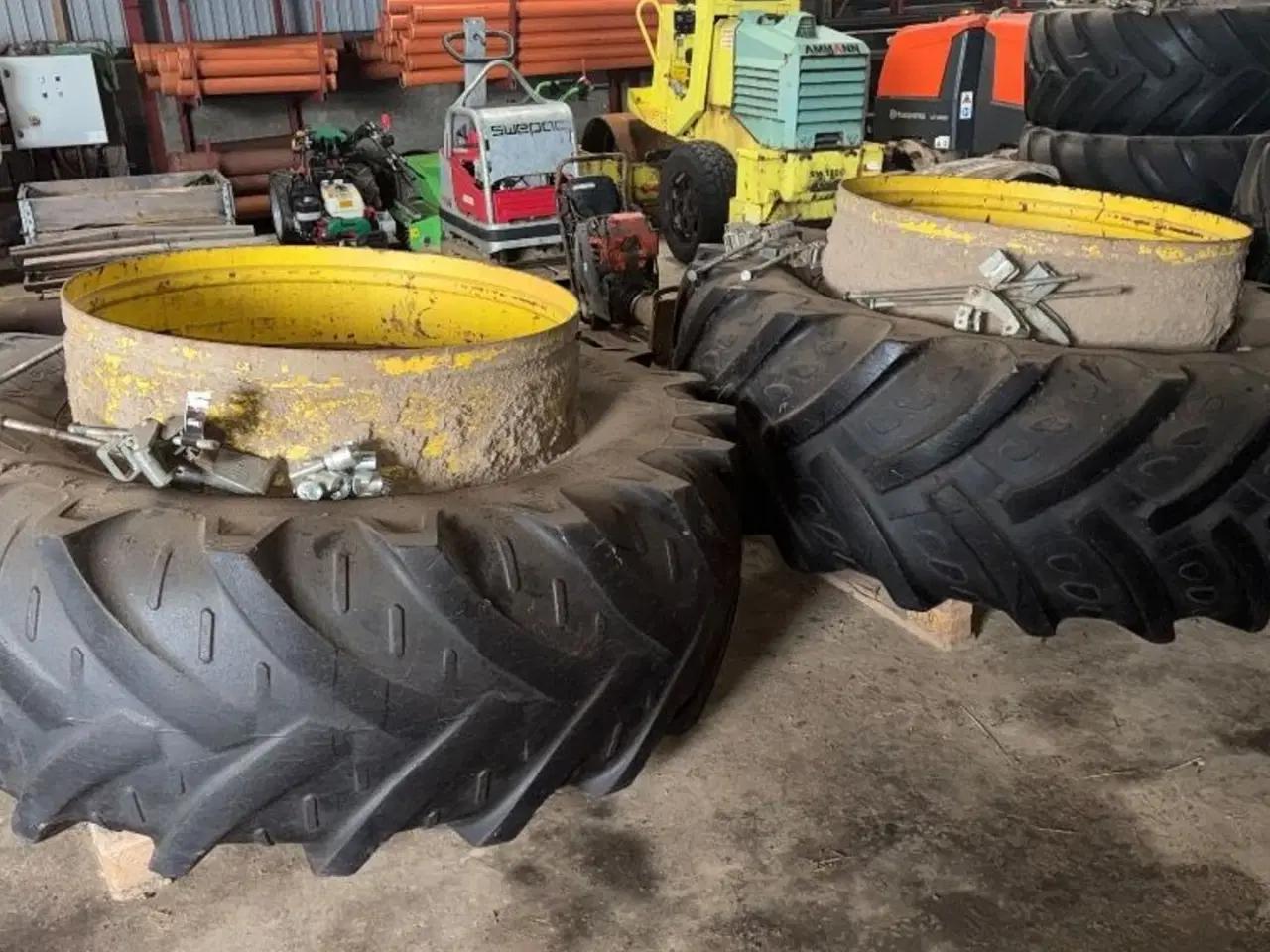 Billede 1 - 1 sæt. tvilling hjul med spænder Kleber 620/70 R42