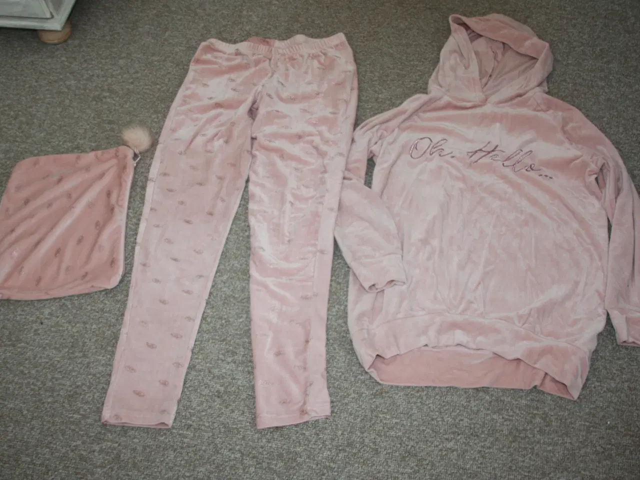 Billede 1 - Hunkemöller fleece sæt str. M med opbevarings pose