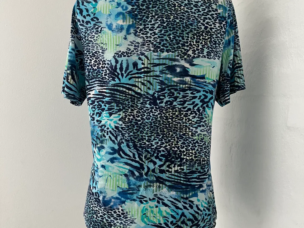Billede 4 - T-shirt str.38