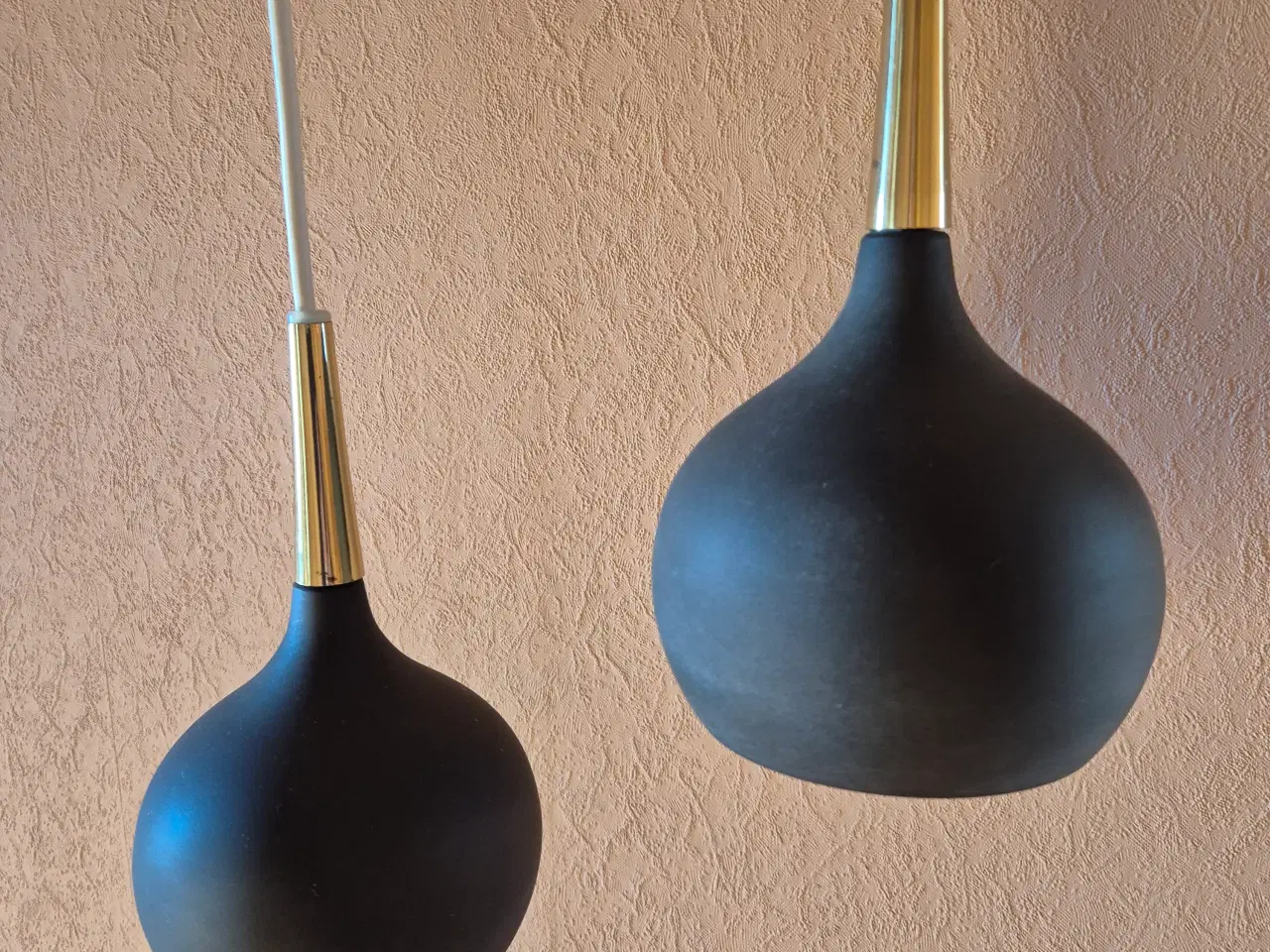 Billede 1 - 2 stk. Pendler med mat brun overflade