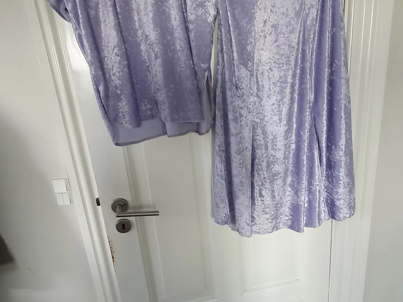 Billede 1 - 2 delt velour kjole