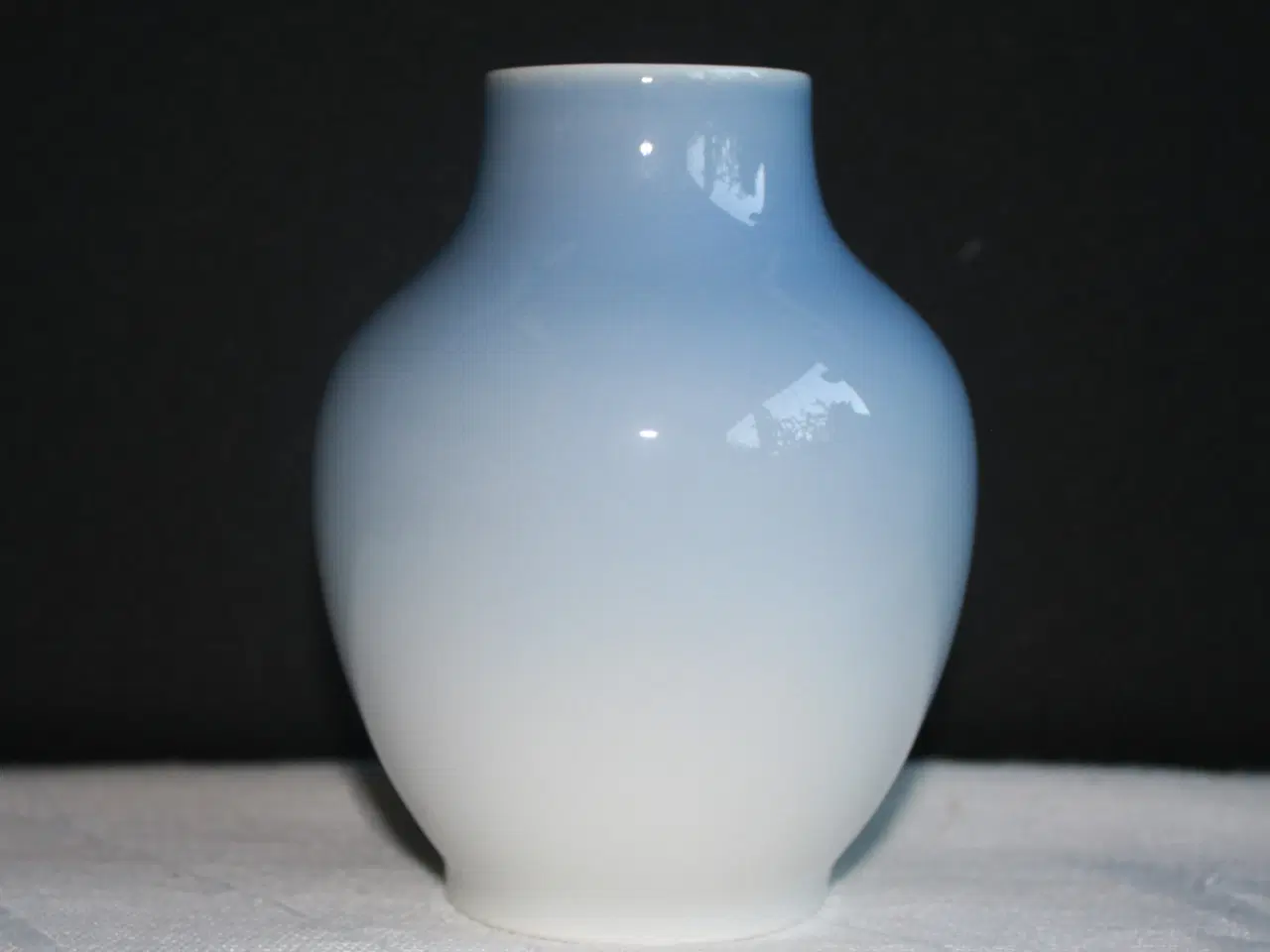 Billede 5 - Vase med brombærkvist fra Royal Copenhagen