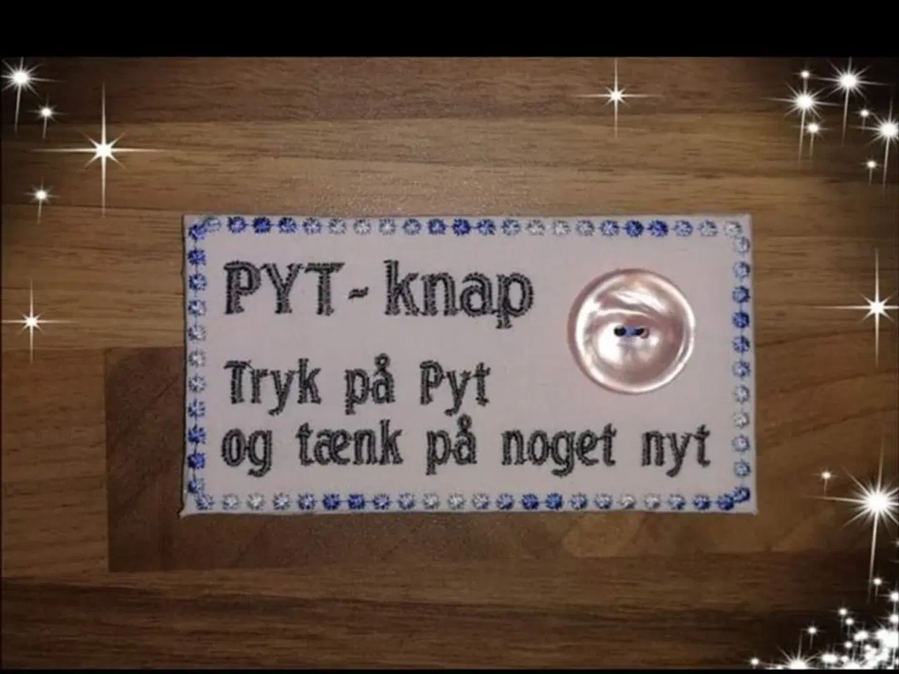 Billede 1 - PYT-knap skilt (broderet)