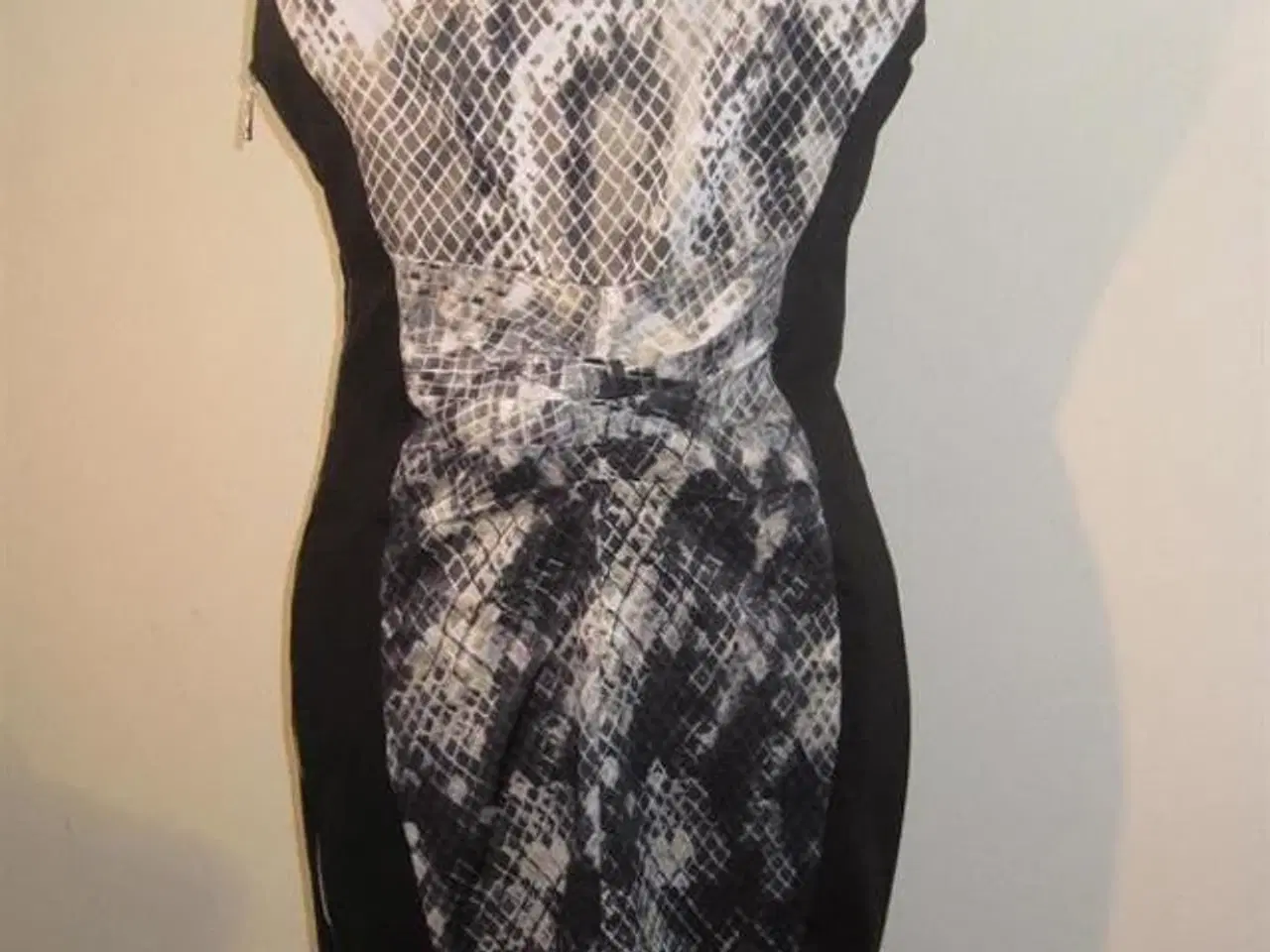 Billede 5 - Karen Millen, kjole, str 42