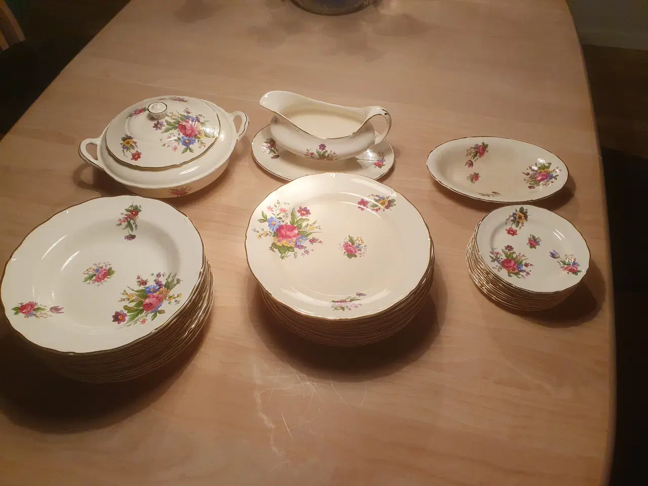 Billede 2 - engelsk porcelæn til 12 personer