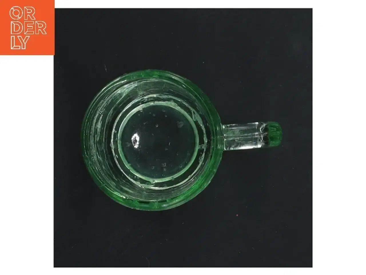 Billede 4 - Vintager grøn glaskrus med egerndekoration (str. Ø 5,5 cm længde 7,5 cm)