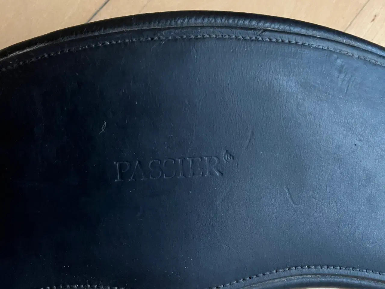 Billede 3 - Passier dressurgjord i læder, str. 75 cm sælges.