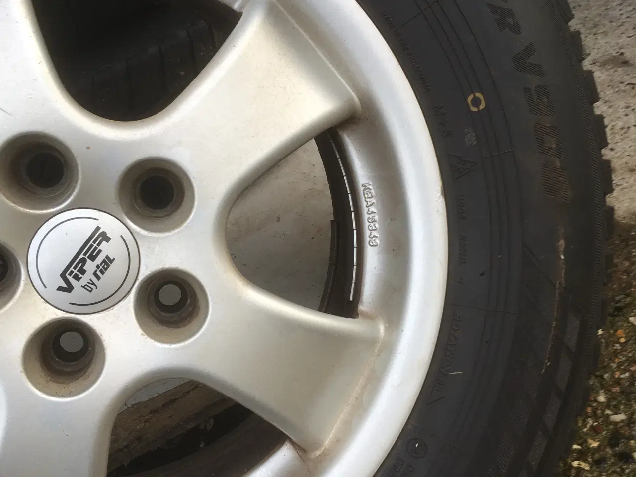 Billede 3 - Vinter dæk på fælge, 225/70 R 16" har kørt på Rav4