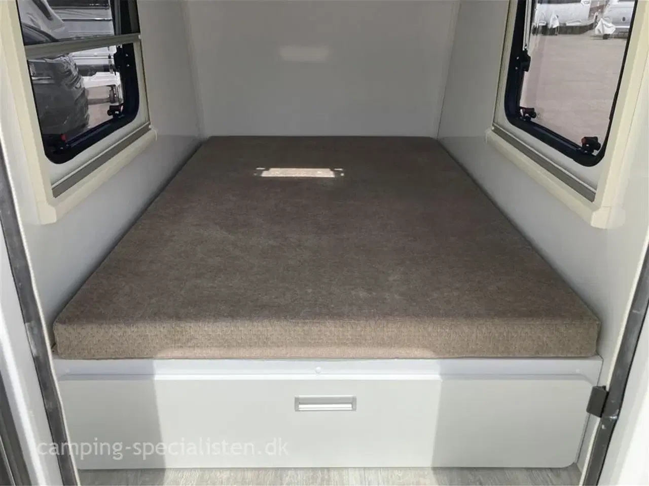 Billede 4 - 2025 - Tomplan Silverline Compact   Silverline Compact Mini Campingvogn 2025 model  hos Camping-Specialisten.dk