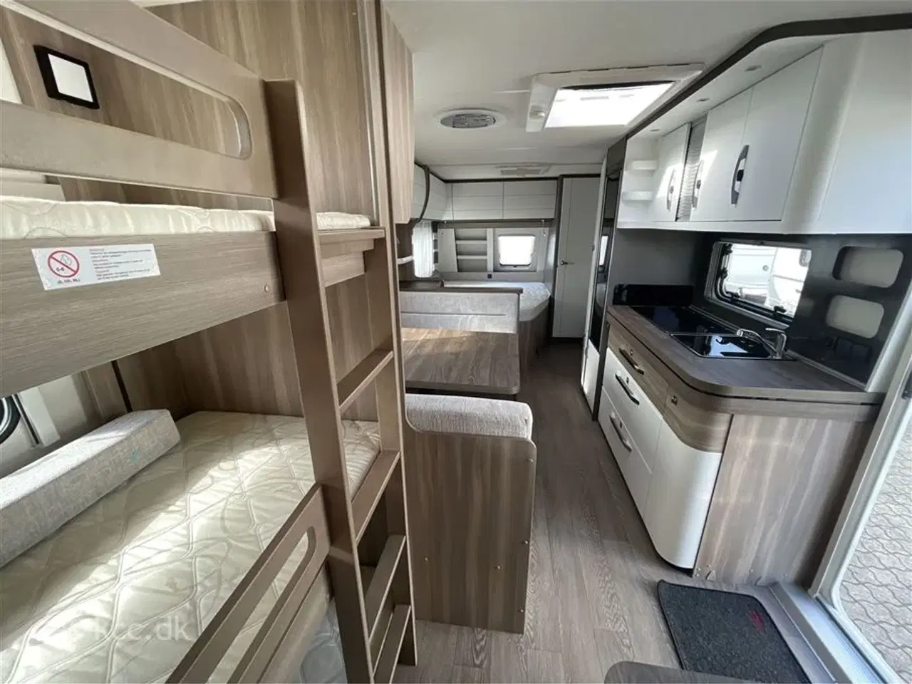 Billede 14 - 2024 - Hobby Excellent Edition 650 KMFe   Honbby Excellent Edition 650 KMFE 2024 Isabella Forum 3,5 m fortelt samt tæppe og presenning. medfølger