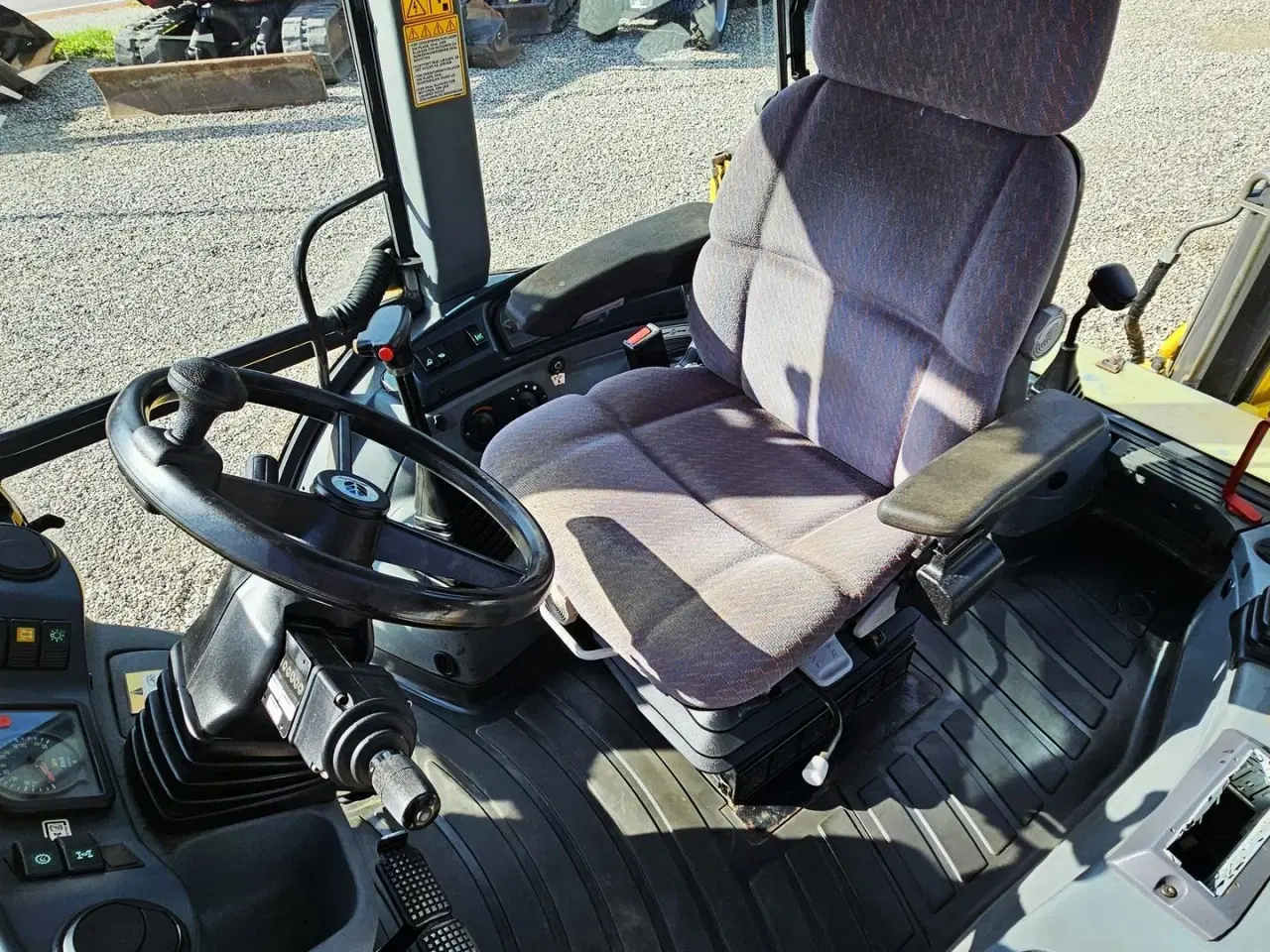 Billede 14 - New Holland LB110B / pæn og veludstyret / nye dæk + stor service