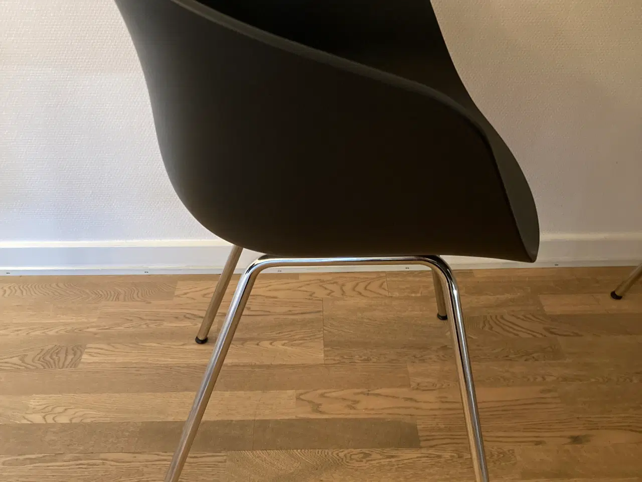 Billede 6 - Spisebord med 6 Hay stole (Normalpris 17.000kr.) 