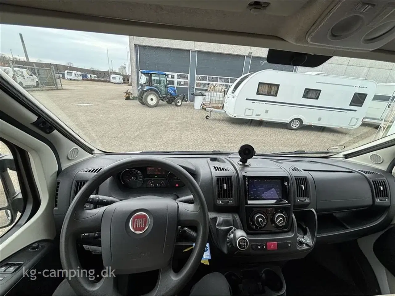 Billede 2 - 2015 - Weinsberg Carabus 601   Populær 6 meters campervan med Køjer og masser af udstyr.