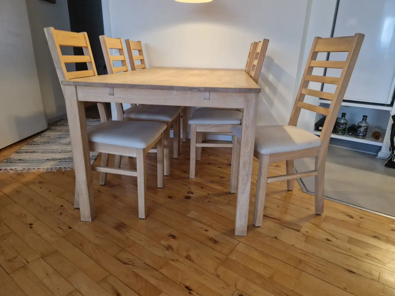 Billede 4 - Egetræs Spisebord 