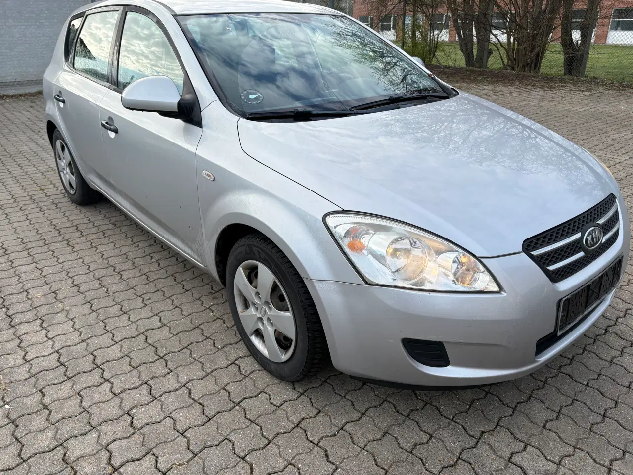 Billede 2 - Billig benzin bil kører godt evt bytte