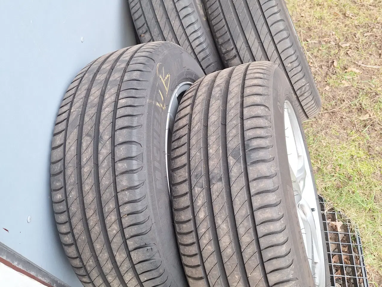 Billede 2 - Michelin sommerdæk på alu fælge, 16"