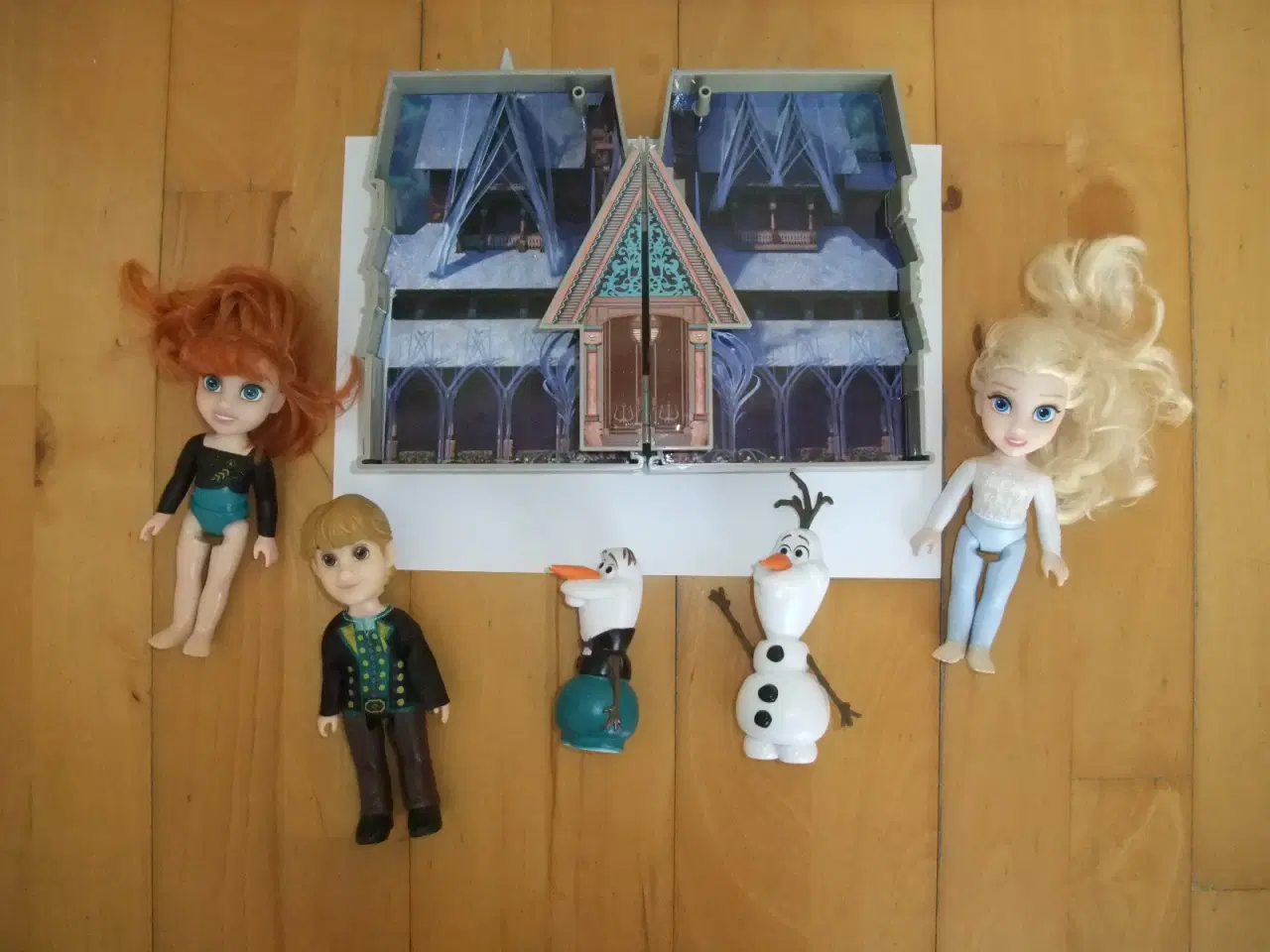 Billede 3 - Frost/Frozen Hus og Figurer