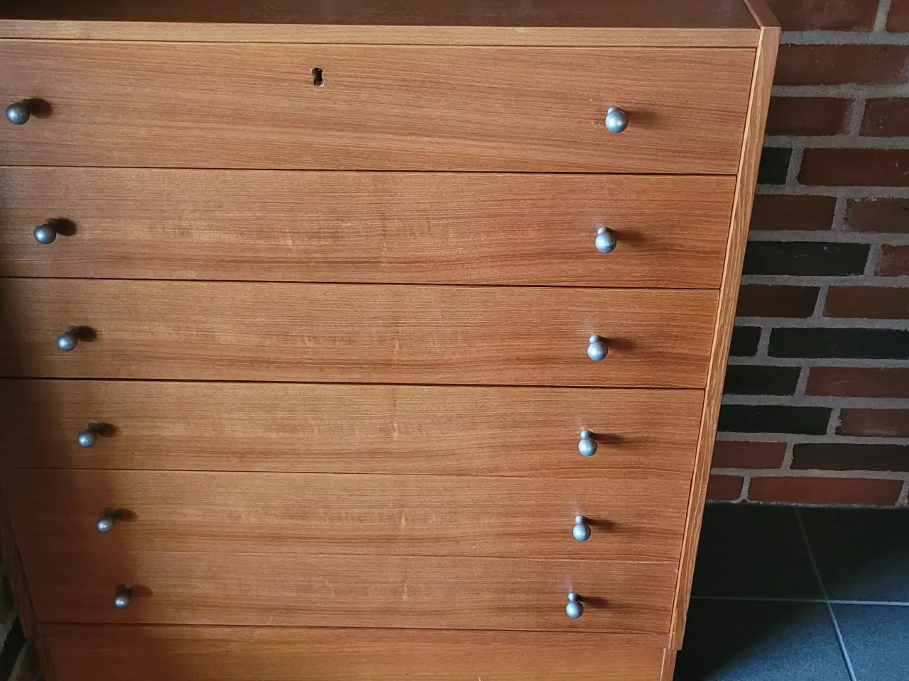 Billede 3 - Kommode I teaktræ. 