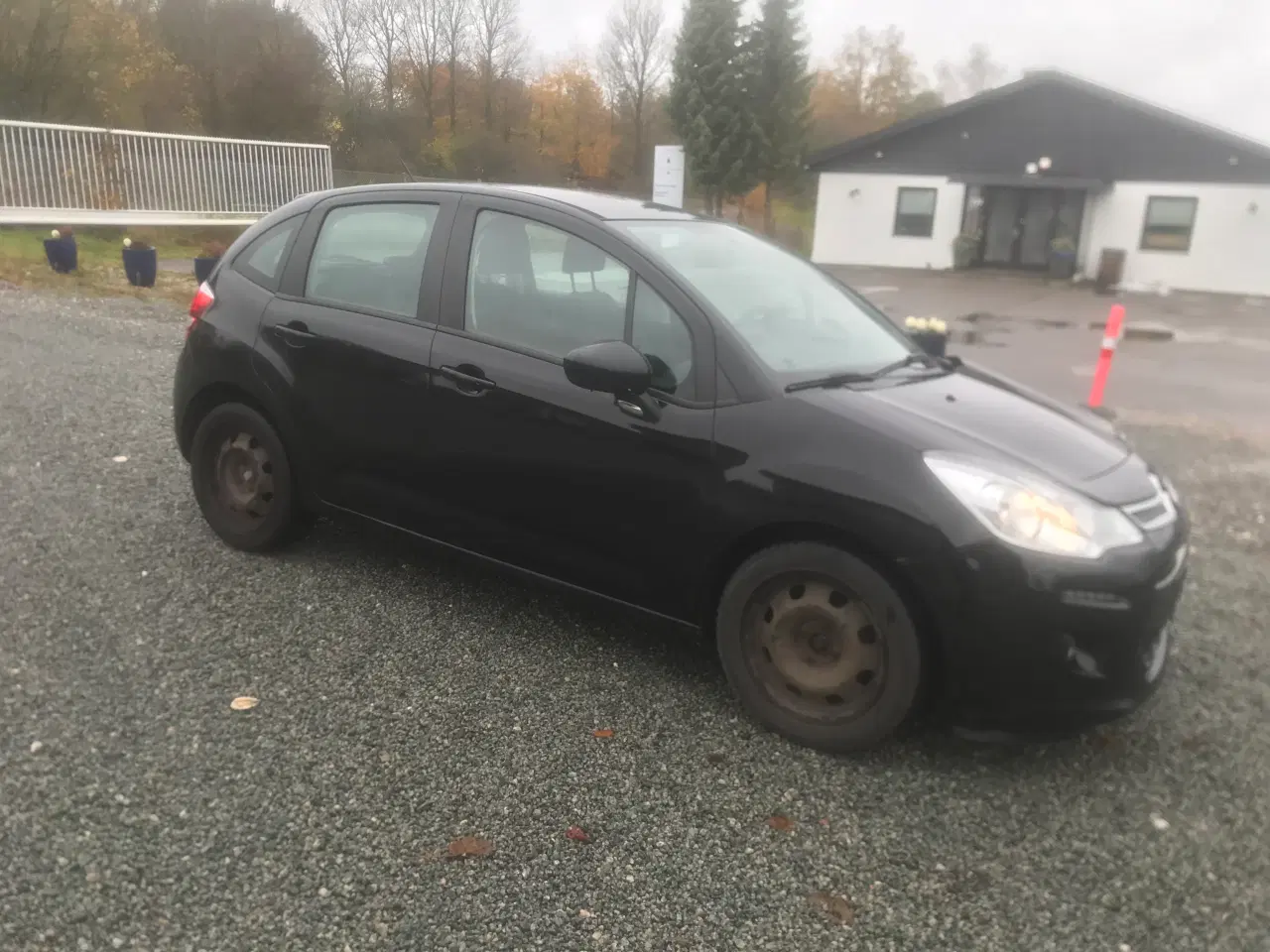 Billede 3 - Citroen c3 fra 2015 1,6 4-dørs M. Bagklap Halvårli