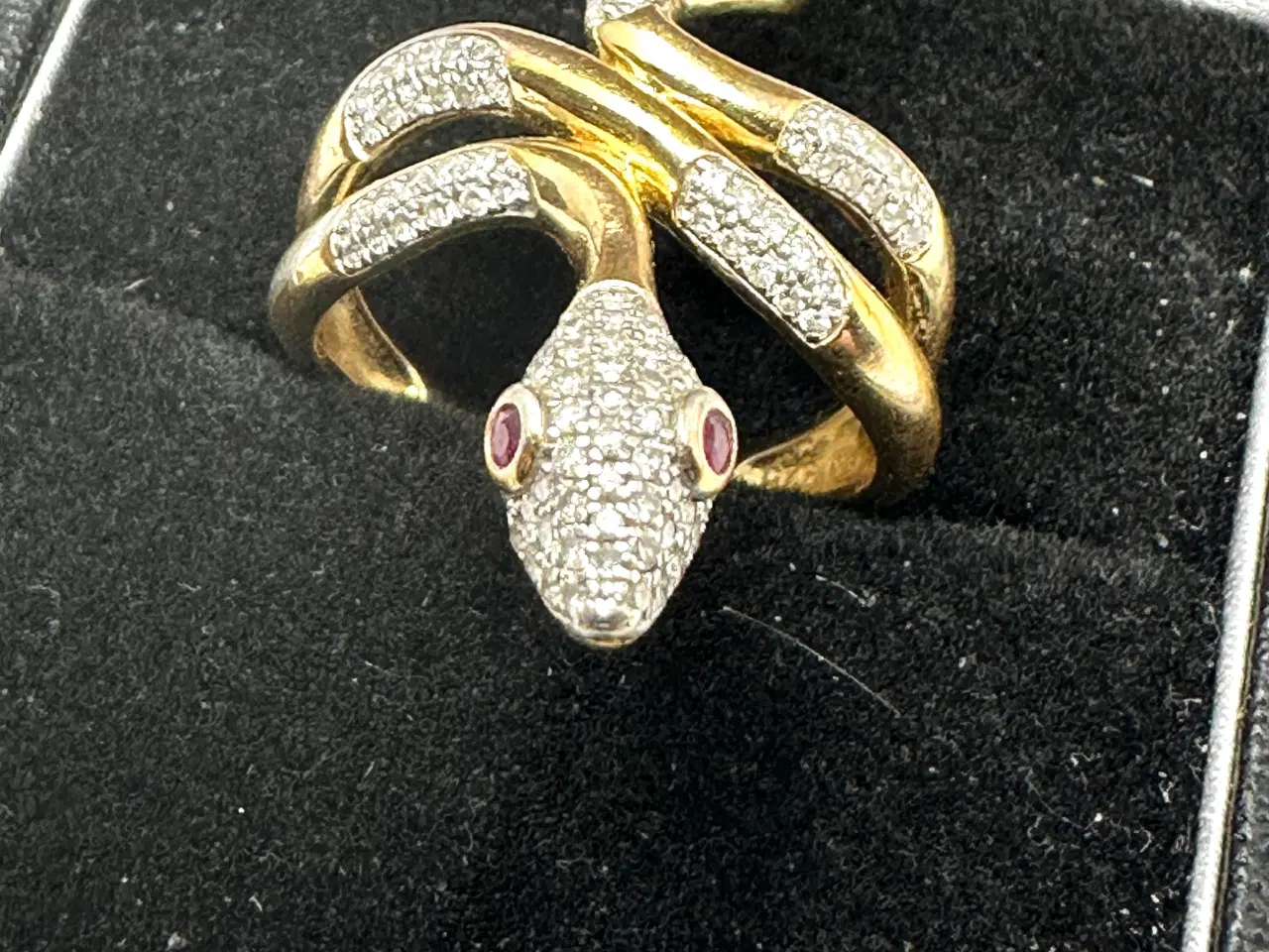 Billede 2 - Slange ring i sølv og guld med diamanter og rubinø