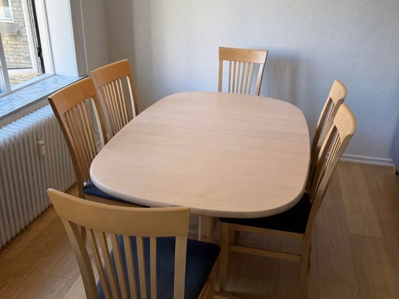 Billede 2 - Spisebord med 6 stole